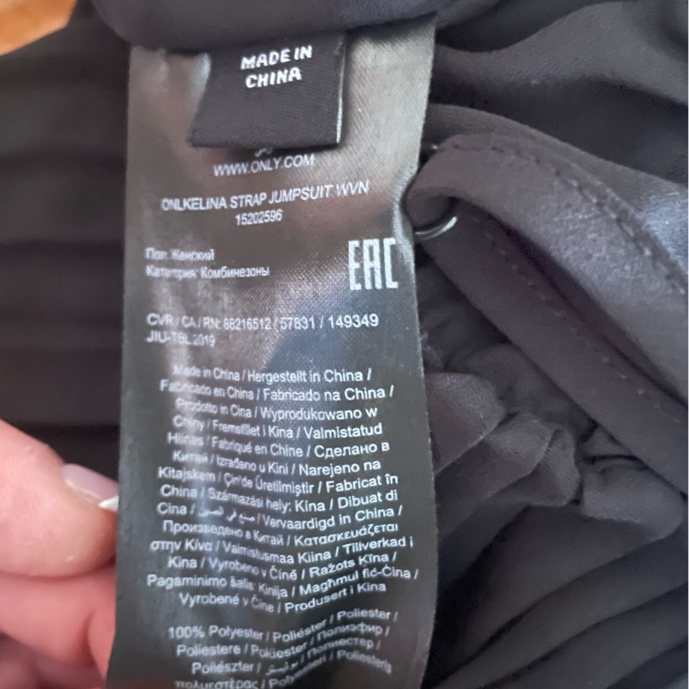 ONLY Off-Shoulder Pleated Jumpsuit ( Large ) - Picture 5 of 5